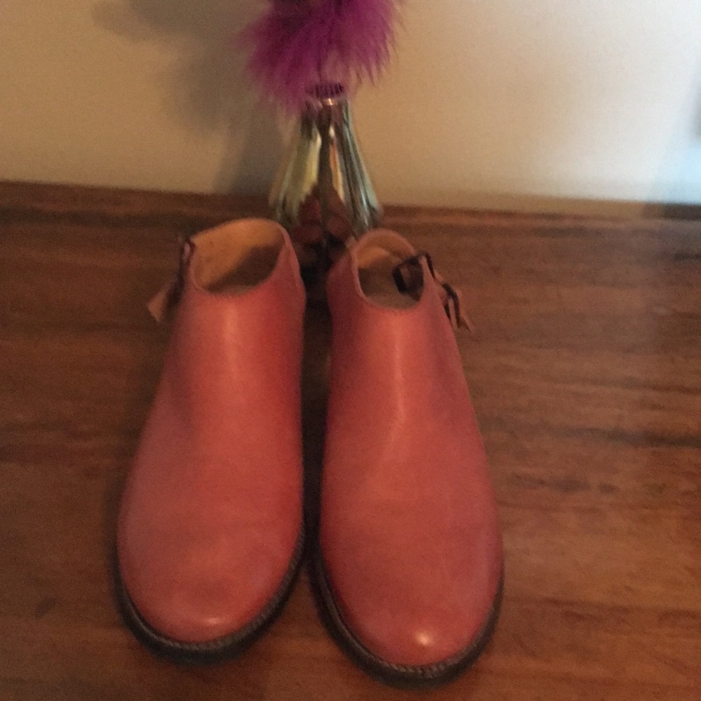 Latigo Beautiful pair of leather shoes